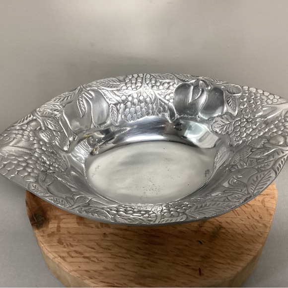 Vintage Cast Aluminum or Pewter Large Fruit / Salad / Serving / Display Bowl - Picture 6 of 14